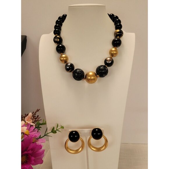Vintage Trifari Black & Gold Clip-On Earrings & Statement Bead Necklace Set - Picture 11 of 12